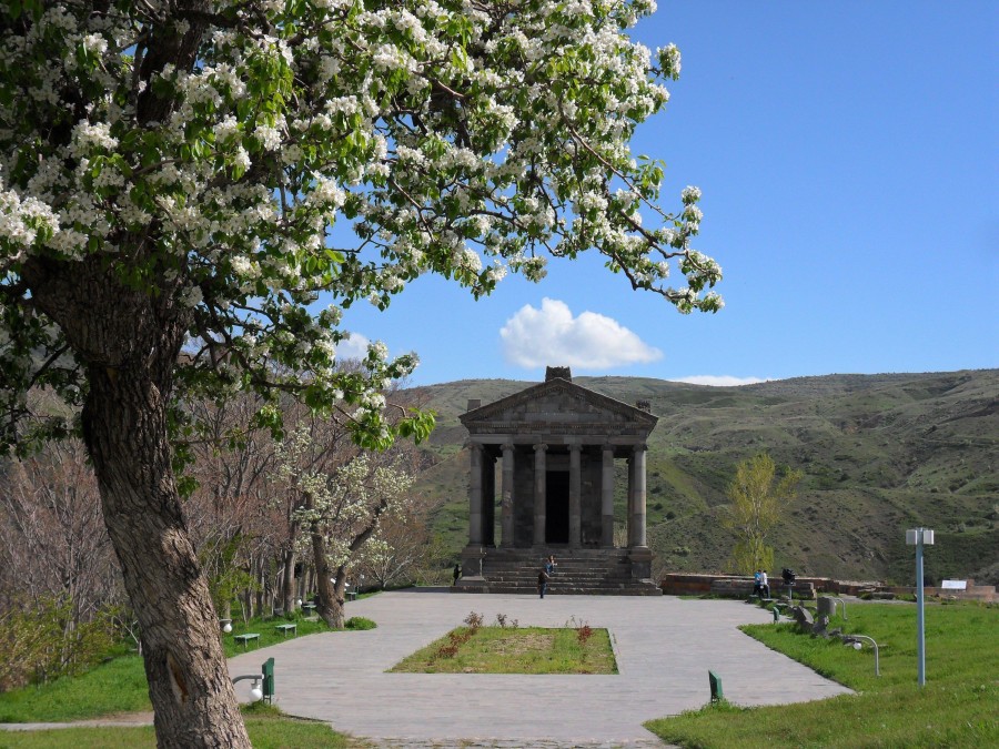 The temple of Garni.jpg